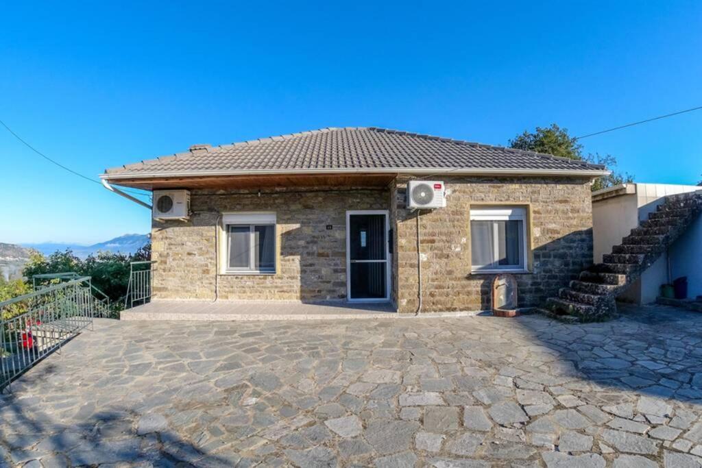 Breathtaking Lake View Cottage With A Fireplace Next To Ioannina City! Exterior photo